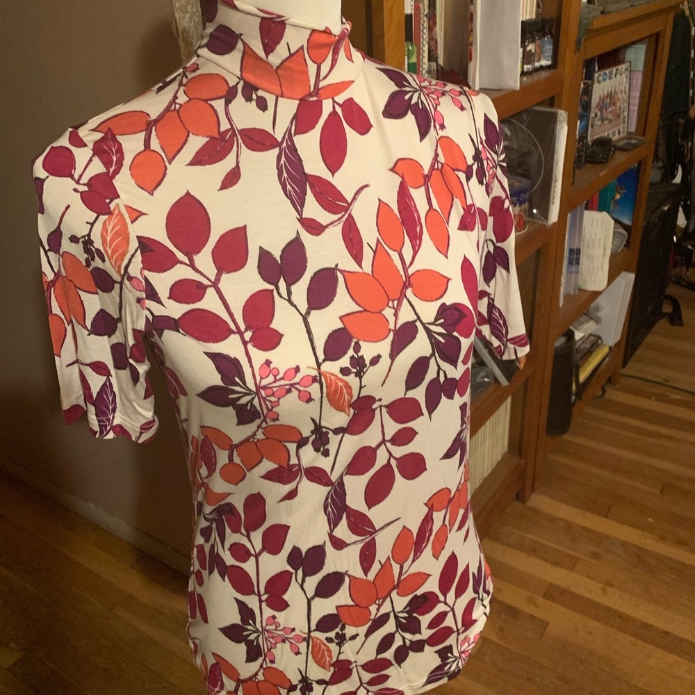 Autumn leaves turtle neck